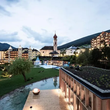 Resort Adler Dolomiti 5*